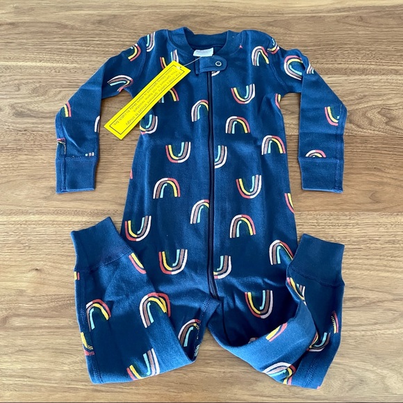 Hanna Andersson Other - Adorable NWT Hanna ‘retro rainbow’ sleeper in navy